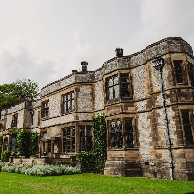 Thornbridge Hall offers the perfect wedding backdrop